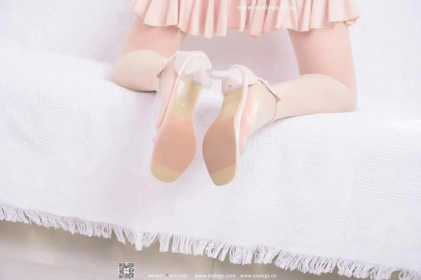 [SSA丝社]超清写真 NO.340 素素画师少女的透明高跟鞋肉丝袜(上)[22] [45P]插图